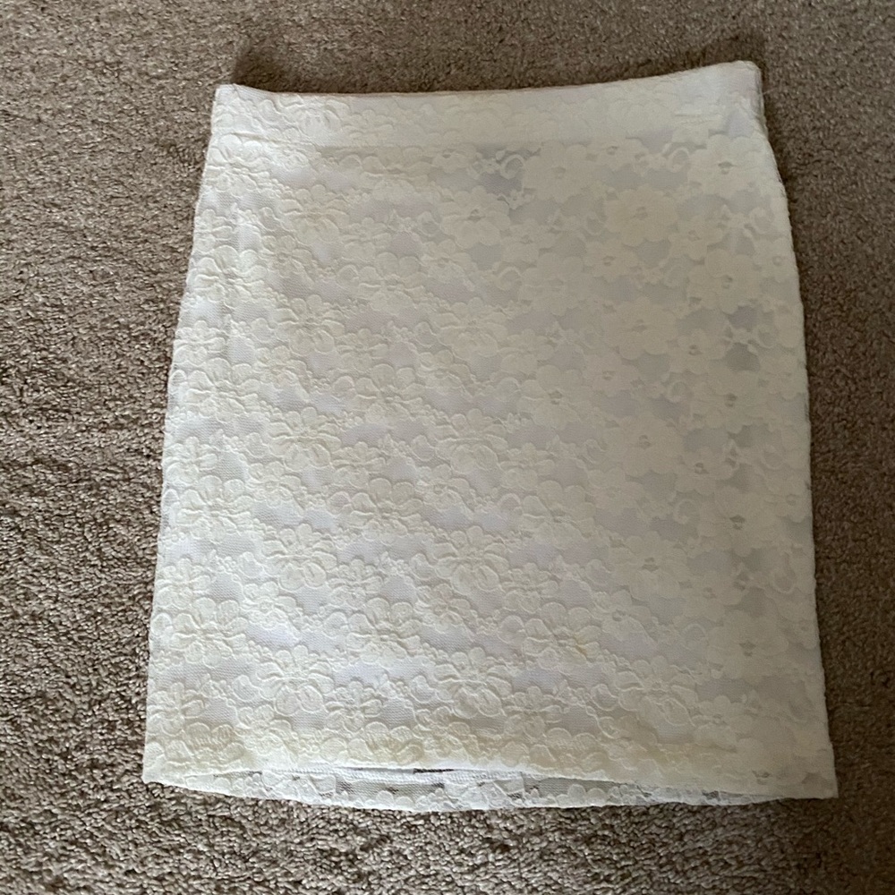 White lace pencil skirt